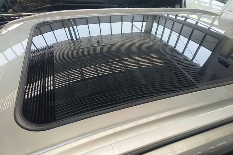 Used AION Y 2022 Plus 70 Smart Edition Roof