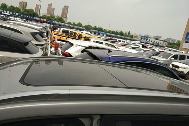Used AION Y 2022 Plus 70 Tech Edition Roof