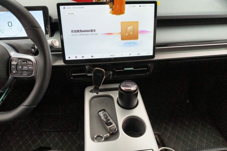 Used AION Y 2022 Plus 70 Smart Edition Audio And AC Panel