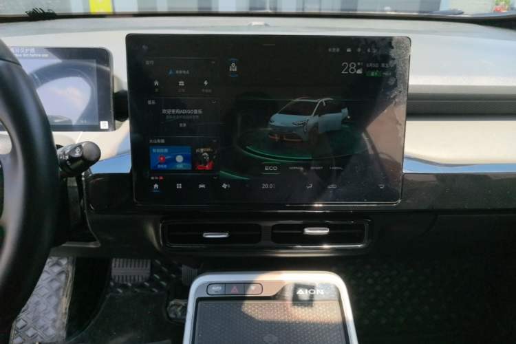 Used AION Y 2022 70 Intelligent Driving Version Lithium Iron Phosphate Audio And AC Panel