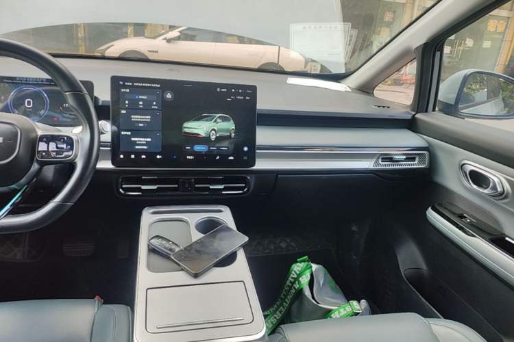 Used AION Y 2022 Plus 70 Smart Edition Audio And AC Panel