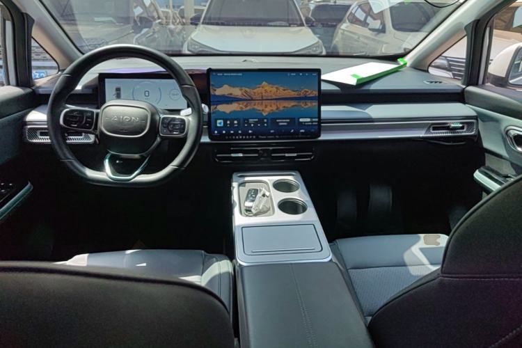Used AION Y 2022 Plus 70 Smart Edition Center Console