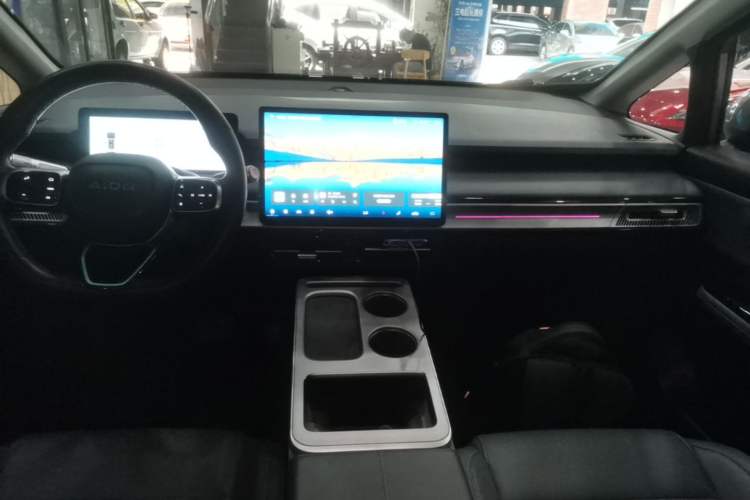 Used AION Y 2022 Plus 70 Smart Edition Center Console