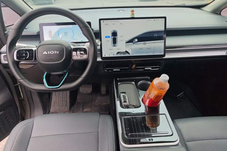 Used AION Y 2022 Plus 70 Smart Edition Center Console