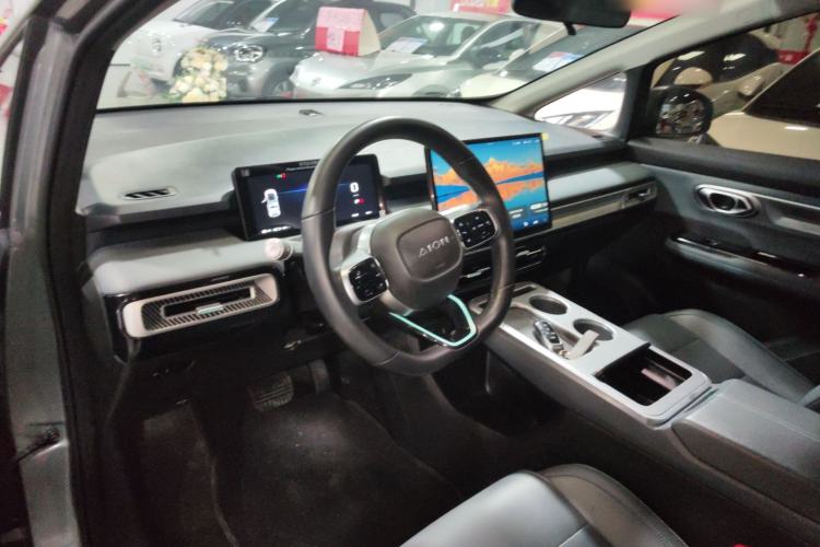 Used AION Y 2022 Plus 70 Smart Edition Center Console