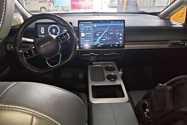 Used AION Y 2022 Plus 70 Smart Edition Center Console