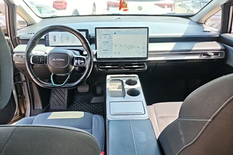 Used AION Y 2022 Plus 70 Enjoy Edition Center Console