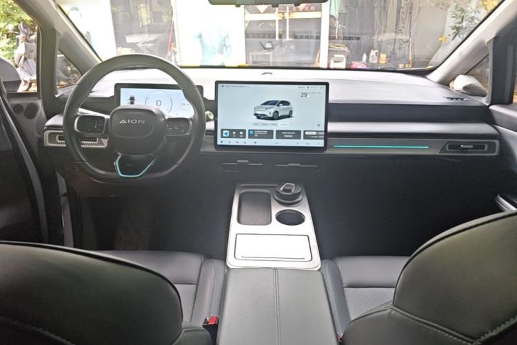 Used AION Y 2022 Plus 70 Smart Edition Center Console