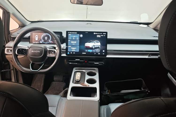Used AION Y 2022 Plus 70 Smart Edition Center Console