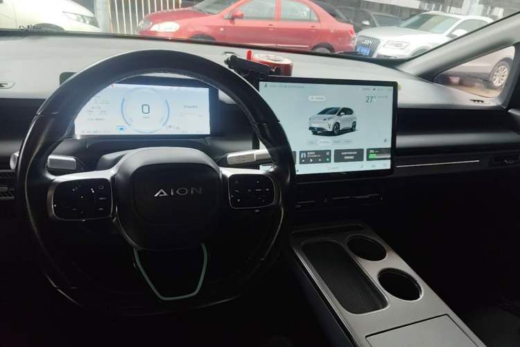 Used AION Y 2022 Plus 70 Smart Edition Center Console
