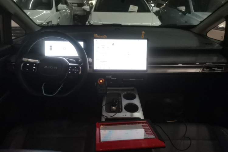 Used AION Y 2022 Plus 70 Smart Edition Center Console