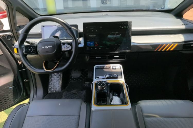 Used AION Y 2022 70 Intelligent Driving Version Lithium Iron Phosphate Center Console