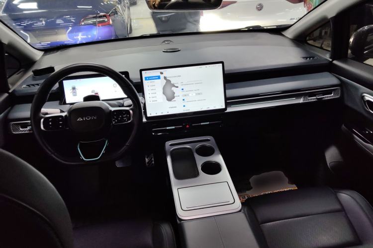Used AION Y 2022 Plus 70 Tech Edition Center Console