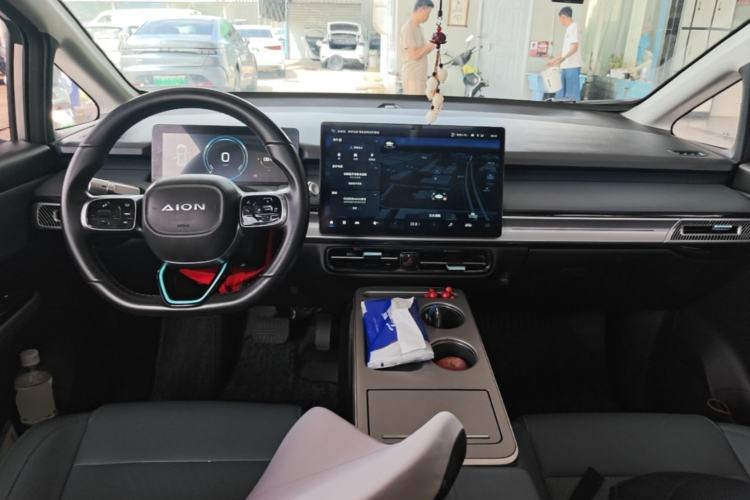 Used AION Y 2022 Plus 70 Smart Edition Center Console