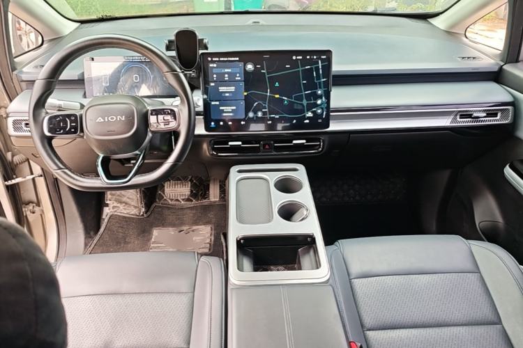 Used AION Y 2022 Plus 70 Smart Edition Center Console