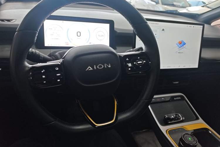 Used AION Y 2022 Plus 70 Smart Edition Center Console