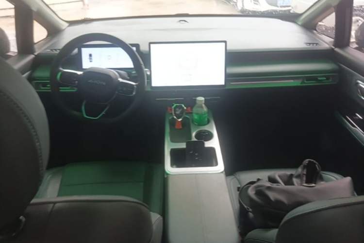 Used AION Y 2022 Plus 70 Smart Edition Center Console