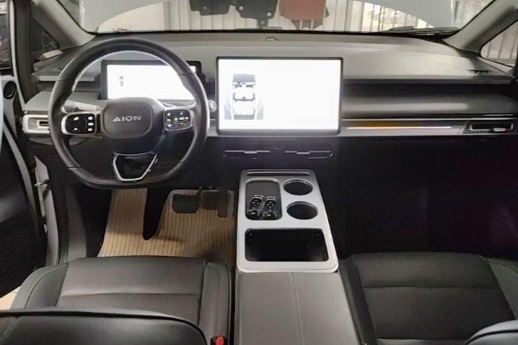 Used AION Y 2022 Plus 70 Smart Edition Center Console