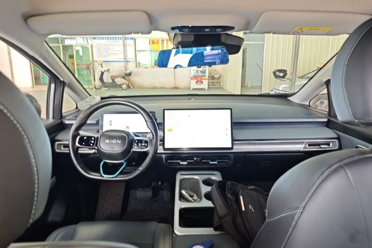 Used AION Y 2022 Plus 70 Smart Edition Center Console