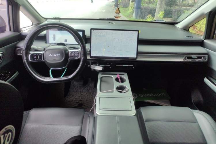 Used AION Y 2022 Plus 70 Tech Edition Center Console