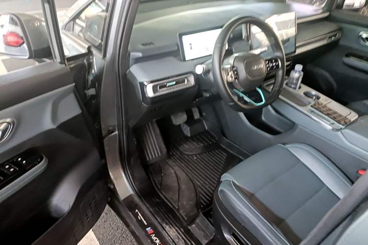 Used AION Y 2022 Plus 70 Tech Edition Driver Seat