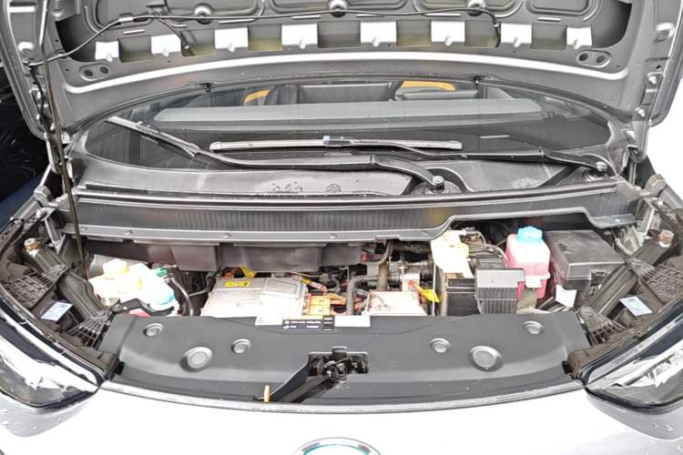Used AION Y 2022 70 Tech Edition Lithium Iron Phosphate Engine Bay