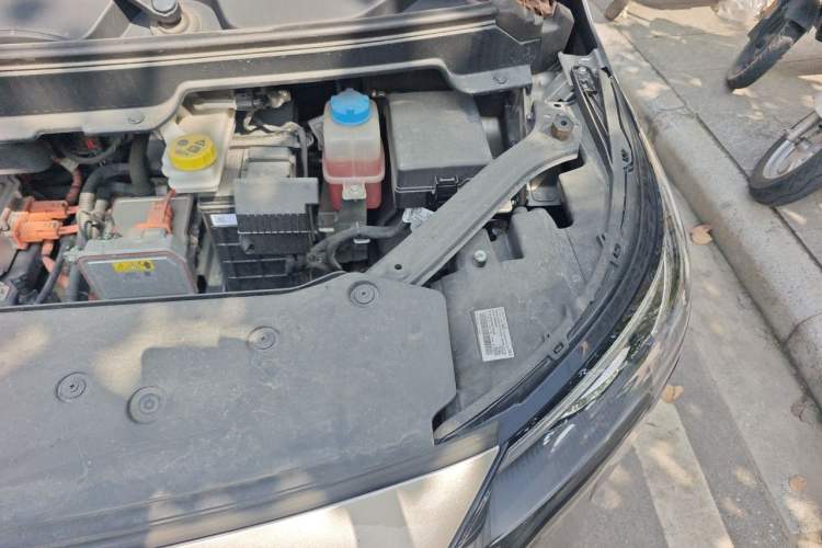 Used AION Y 2022 Plus 80 Smart Edition Engine Bay Left