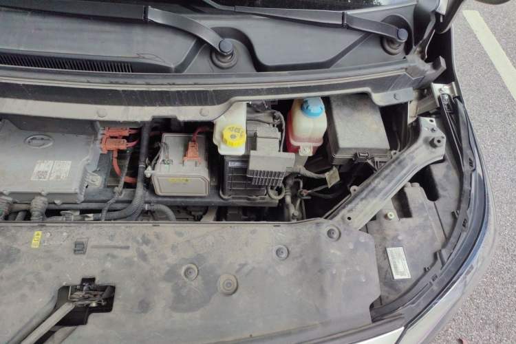 Used AION Y 2022 Plus 70 Tech Edition Engine Bay Left