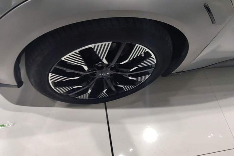 Used AION Y 2022 70 Tech Edition Lithium Iron Phosphate Exterior 4