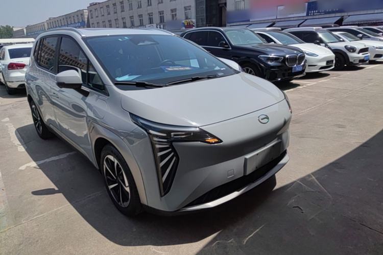 Used AION Y 2022 Plus 70 Smart Edition Front Right 45 Deg