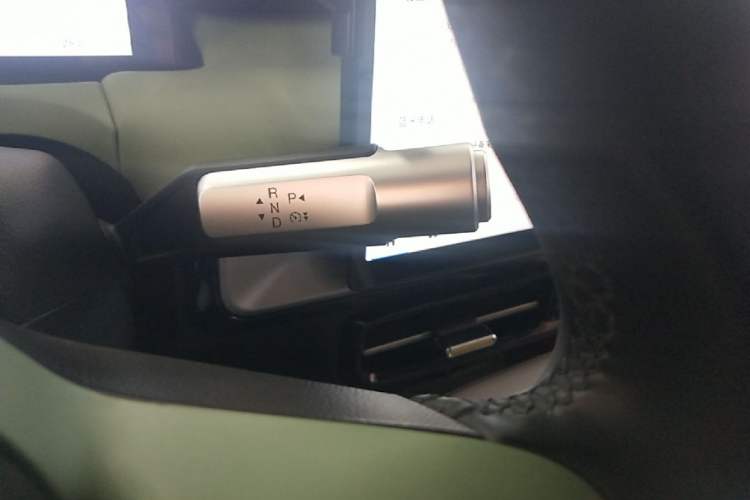 Used AION Y 2022 Plus 70 Tech Edition Gear Lever