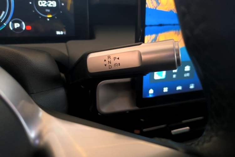 Used AION Y 2022 Plus 70 Smart Edition Gear Lever