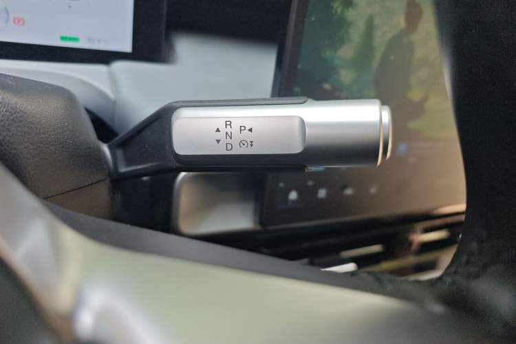 Used AION Y 2022 Plus 80 Enjoy Edition Gear Lever