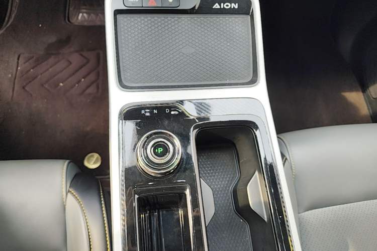 Used AION Y 2022 70 Tech Edition Lithium Iron Phosphate Gear Lever