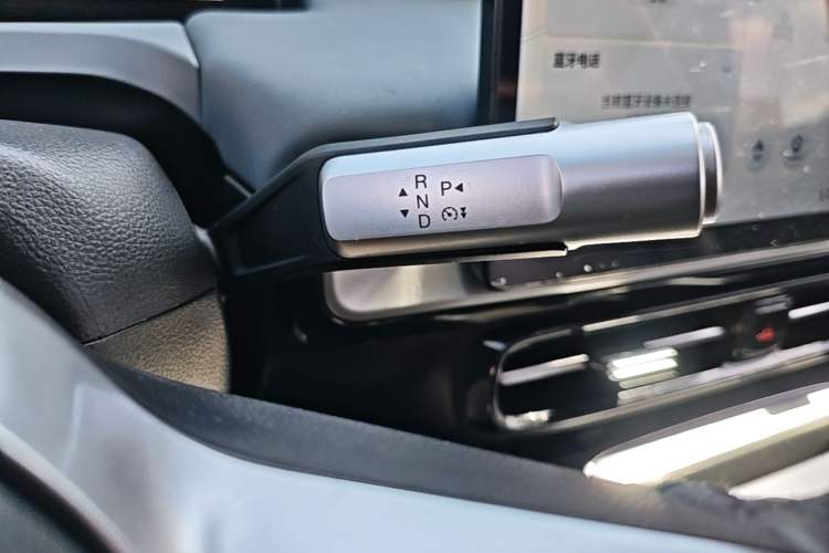 Used AION Y 2022 Plus 70 Enjoy Edition Gear Lever