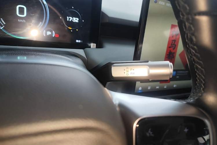 Used AION Y 2022 Plus 70 Smart Edition Gear Lever