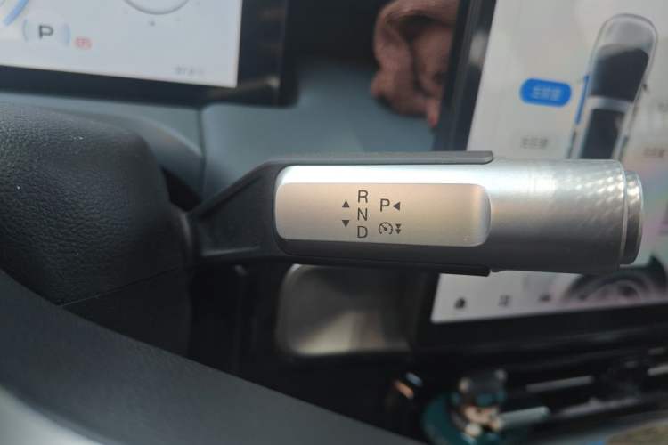 Used AION Y 2022 Plus 70 Smart Edition Gear Lever