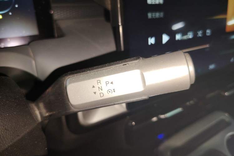 Used AION Y 2022 Plus 70 Smart Edition Gear Lever