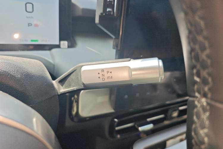 Used AION Y 2022 Plus 80 Smart Edition Gear Lever