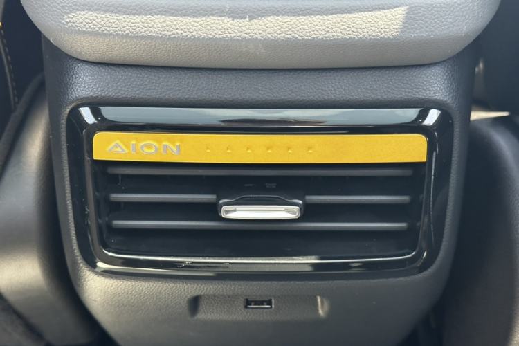 Used AION Y 2022 70 Tech Edition Lithium Iron Phosphate Interior 10