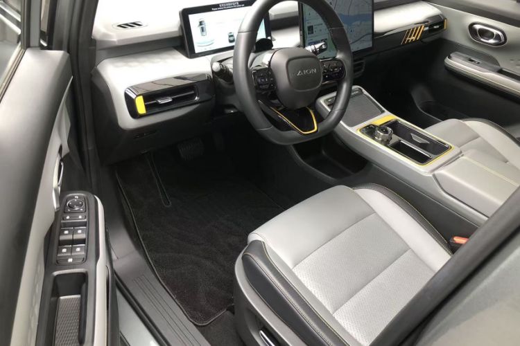 Used AION Y 2022 70 Tech Edition Lithium Iron Phosphate Interior 2