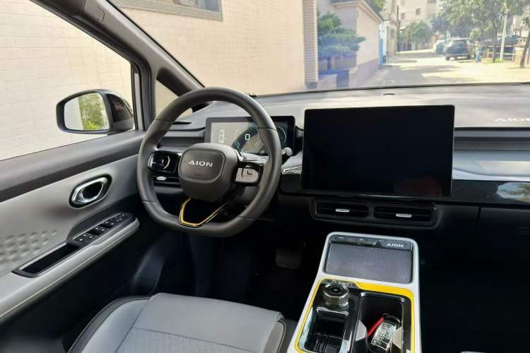 Used AION Y 2022 70 Intelligent Edition Lithium Iron Phosphate Interior 2