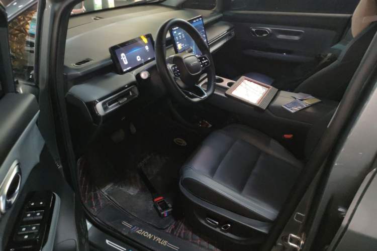 Used AION Y 2022 Plus 70 Smart Edition Interior 4