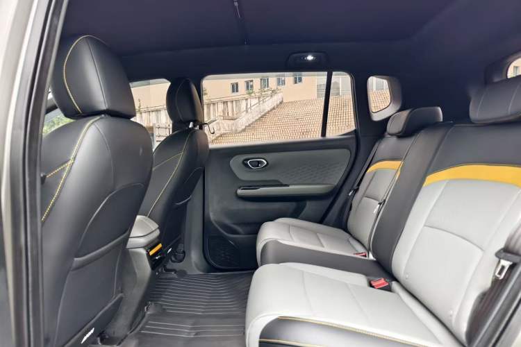 Used AION Y 2022 70 Intelligent Edition Lithium Iron Phosphate Interior 5