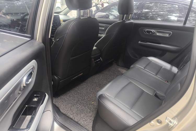 Used AION Y 2022 Plus 70 Smart Edition Interior 6