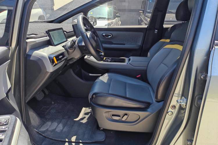Used AION Y 2022 70 Enjoyment Edition Lithium Iron Phosphate Interior 6