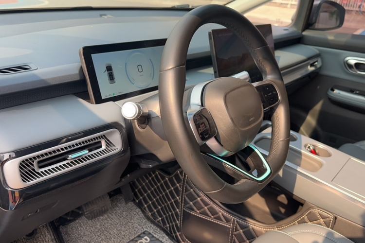 Used AION Y 2022 Plus 70 Smart Edition Interior 7