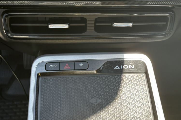 Used AION Y 2022 70 Tech Edition Lithium Iron Phosphate Interior 7