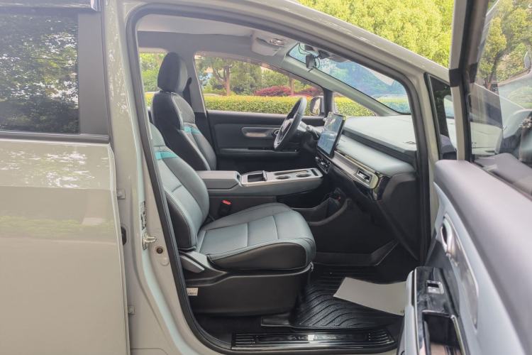 Used AION Y 2022 Plus 80 Smart Edition Interior 9