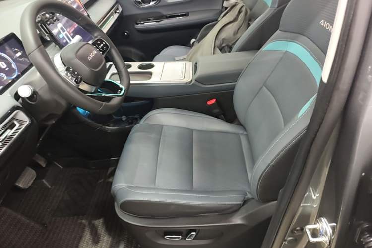 Used AION Y 2022 Plus 70 Smart Edition Left Front Seat